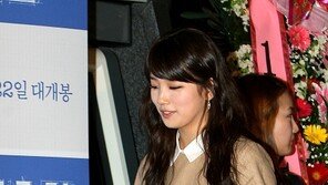 [포토] 수지 ‘보일라 손으로 살짝 가리고~’