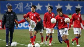 [포토] 올림픽 대표팀, ‘사인볼 받으세요’