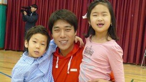 '쇼트트랙 영웅' 김동성, 아이들과 즐거운 한때