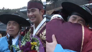 ‘해품달’ 마지막 촬영 현장 김수현, 정은표 부둥켜안고 눈물 ‘펑펑’