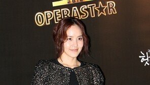 [포토] 박지윤 ‘올블랙 패션으로 포토월 압도’