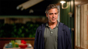 조지 클루니, 수단 대사관서 시위 중 체포 ‘개념 배우’