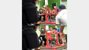 42kg짜리 10살 소녀가 97kg 역기를 ‘번쩍’… “와우! 대단!”