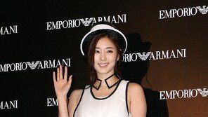 [포토] 김사랑, 섹시 벗고 러블리 입고…‘여신 강림’