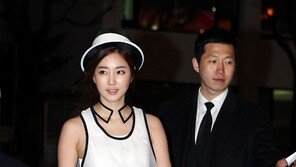 [포토] 김사랑, 오묘한 시스루룩… ‘이상하거나 러블리하거나’