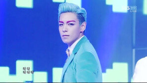 빅뱅 탑, 전신이 민트색-눈썹만 핑크색 ‘독보적 스타일’