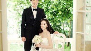 오수민 웨딩화보, 훈남 예비신랑곁에서 행복한 미소