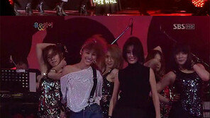 이효리-김완선 80년대 재현, “복고의상+댄스 완벽해!”