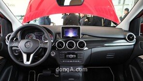 [포토] 깔끔한 실내가 인상적, 신형 벤츠 B클래스