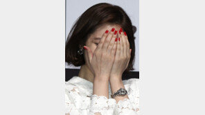 [SD포토] 고준희, 키스신 이야기에 화끈