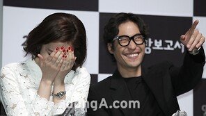 [SD포토] 고준희-류승범, 키스신 이야기에 어쩔줄 몰라~