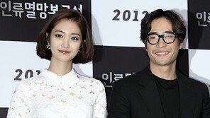 [SD포토] 고준희-류승범, 다정하게 팔짱끼고 포토타임