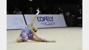 손연재, 아찔한 유연성 과시…예술적인 볼 연기