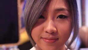 민지, “지드래곤 백허그 후, 귓속말로 속삭여”