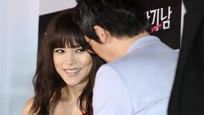 [SD포토] 박시연, 박희순 향한 눈빛 ‘굿매너!’