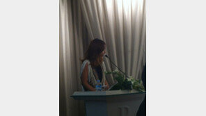 ‘의리녀’ 이효리, 전 매니저 결혼식서 ‘눈물’