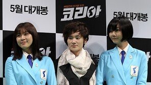 [SD포토] 현정화, 하지원-배두나 사이에서도 기죽지 않는 외모