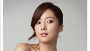 [우먼 동아일보 스타 뷰티] 눈썹 하나로 이미지 변신?! 왕빛나의 도도하고 세련된 이미지 완성하는 눈썹 연출 팁 