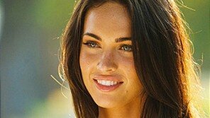 메간 폭스 방한? 한글경고판 배경 ‘궁금증 ↑’