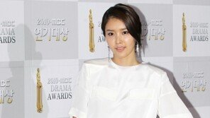 채정안 열애 인정, “신앙 키워가며 만난 사이”