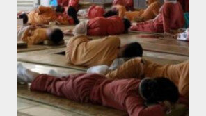 단독/휴지통]찜질방 옷장에 속옷만 달랑 남겨놓고…