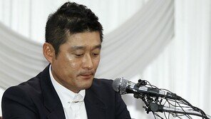 [SD포토] 이종범, ‘긴장했더니 물을 쏟았네’