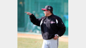 김기태 감독 “마운드는 변칙! 방망이는 원칙!”