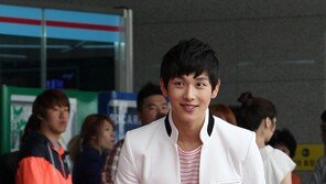 [포토] ‘핑크 바지’ 임시완, 한복벗으니..‘동화 속 왕자님’