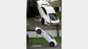 배송 기사 최후의 날, 애스턴마틴 박살… “휴우~ 대체 저걸 어째!”