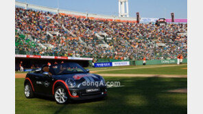 출시도 전에 프로야구 경기장에? 미니 로드스터 