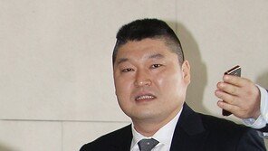 [포토] ‘우승민 결혼식’ 강호동, 취재진들 보자 얼굴 사색