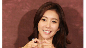 [우먼 동아일보 스타 뷰티] 남심 사로잡는 매력~ 한은정의 로맨틱 메이크업 따라잡기