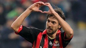 데얀 “난 서머가이!”