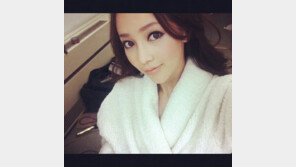 아유미, 샤워가운 입고 셀카 ‘노출 없이도 섹시’