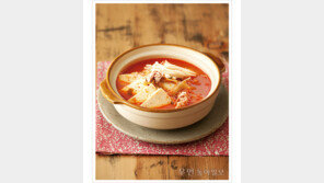 [우먼 동아일보 데일리 요리] 얼큰하고 담백한 한국인의 맛! 참치김치찌개