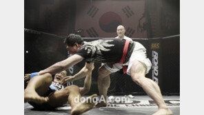 [SD포토] 이만기, 단 5초만에 김동현을…‘천하장사의 위엄’