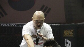 [SD포토] 김동현, 웃고 있지만 긴장감 서려