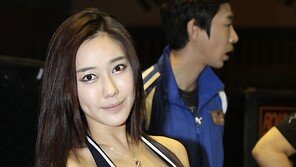 [SD포토] 꽃보다 김하율… 어느게 꽃이야?