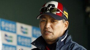 첫승 기념볼 양보…‘퍼주는 남자’ 김진욱