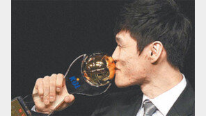 동부 윤호영, 잊지못할 입대 선물… 프로농구 정규시즌 MVP