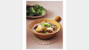 [우먼 동아일보 데일리 요리] 담백한 맛으로 근사한 식탁을 완성하는 불고기쪽파전골