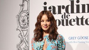 [포토] 엄정화, ‘가슴트임’ 시원하거나 섹시하거나