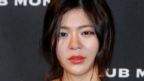 [포토] 장재인, 팔에 큰 점? 흉터?