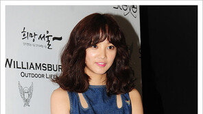 [우먼 동아일보 스타 뷰티] 이보다 더 잘 어울릴 수 없다! 데님 걸 윤승아의 펑키 큐트 메이크업