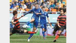 [사커브레이크] 포백 지휘자 보스나 ‘제2 통곡의 벽’