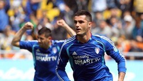 왼발의 달인 라돈치치 오른발 슈팅 왜?