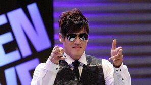 야구도시 부산에선 가수 비보다 홍성흔