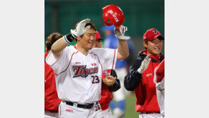 광주땅 다시 밟은 최희섭 “최고 1루수, 욕심내겠다”