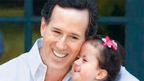 사퇴 샌토럼 눈물의 父情 “희귀병 4세 딸 병세 깊어져서…”