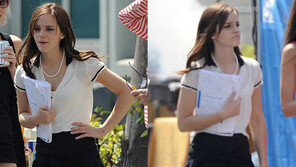 ‘머리 기른’ 엠마왓슨, 허벅지 살짝 드러낸 ‘아찔 하의’